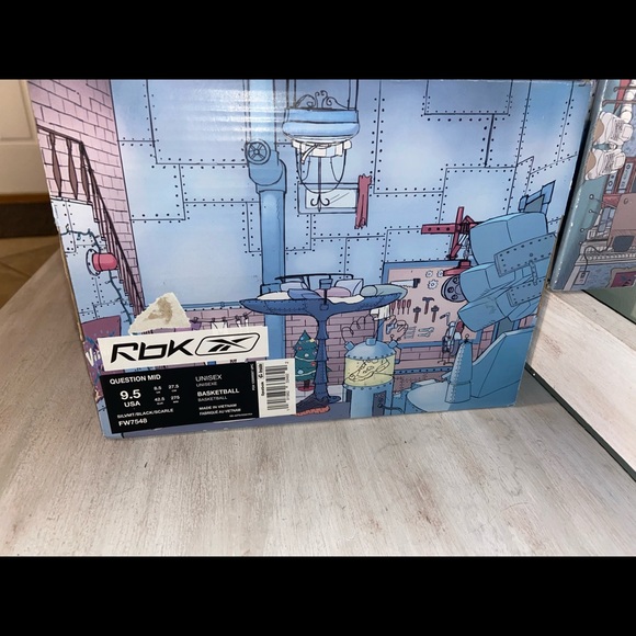 Size 9.5 -Reebok Question Mid x Illumination's Minions Gru's Lab 2020 Basketball - Picture 9 of 11